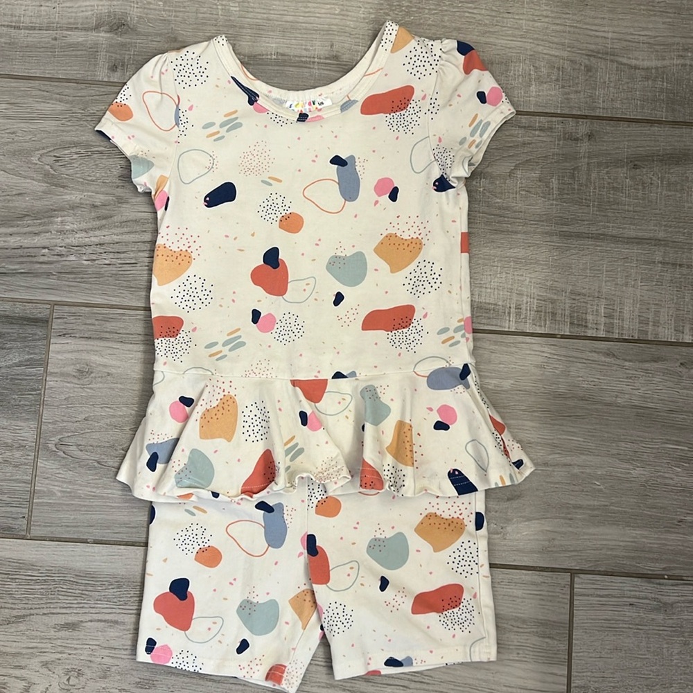 Dot dot smile romper. Size 5/6